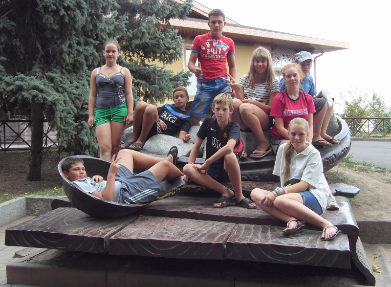 12-ий наметовий табір для підлітків в містечку Комсомольськ